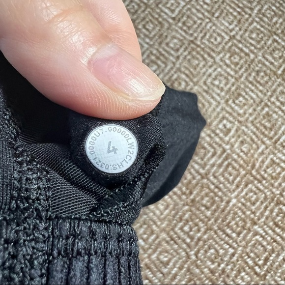 Lululemon Women's Ribbed Train Bra Sports Black Sz 4   Outdoor Gym Exercise EUC - Picture 4 of 7